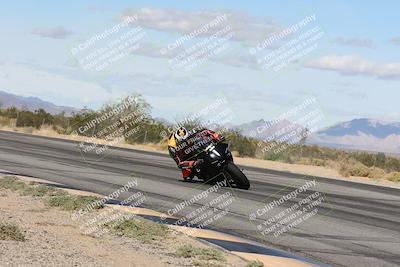 media/Nov-16-2025-Race Pace (Sun) [[8c5fa54630]]/Non Verified Riders (1st 20 Minutes)/3-Turn 3 Inside (11am)/